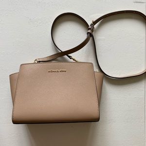 Nearly NWOT Michael Kors Selma Satchel